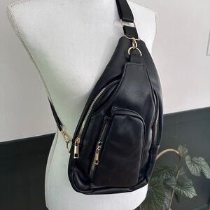 Black Crossbody Bag

Bin2